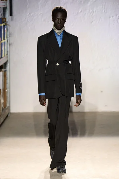 Look 3